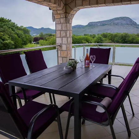 بيت ضيافة Ero